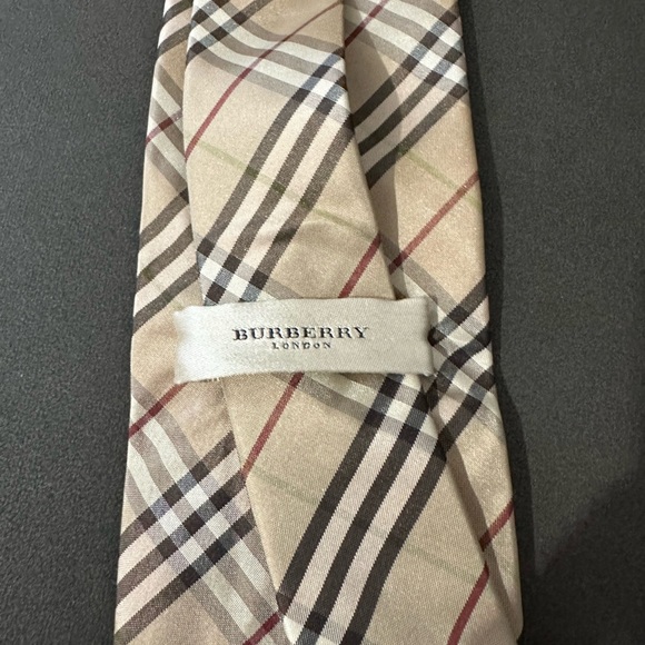 Burberry tie - Picture 4 of 7